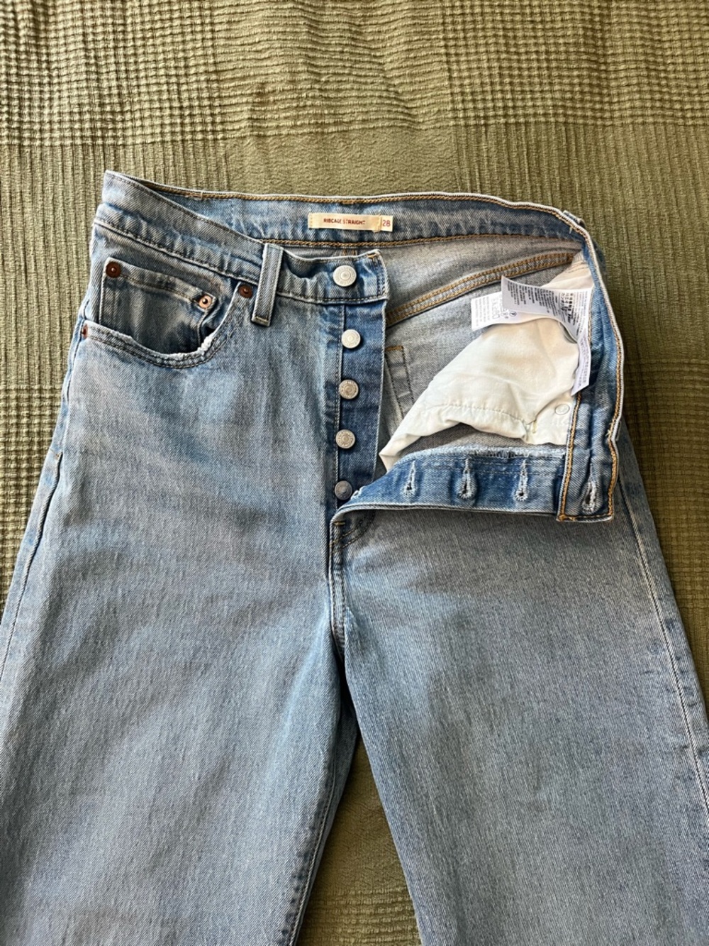 Levi's Ribcage Straight Jeans - Picture 6 of 6